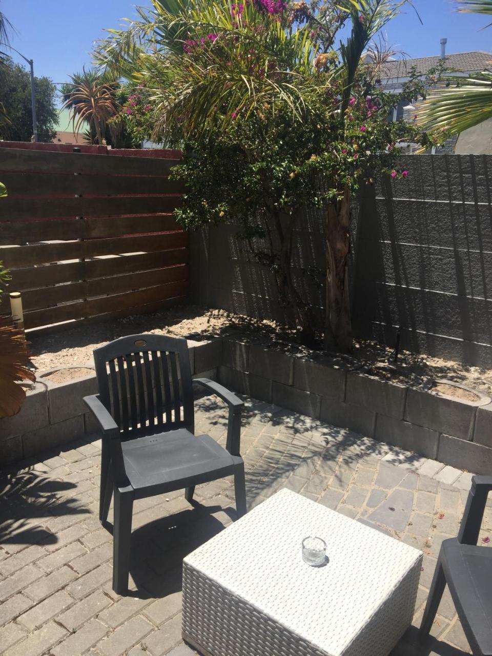 Capetown 4U Guesthouse Bloubergstrand Exterior photo